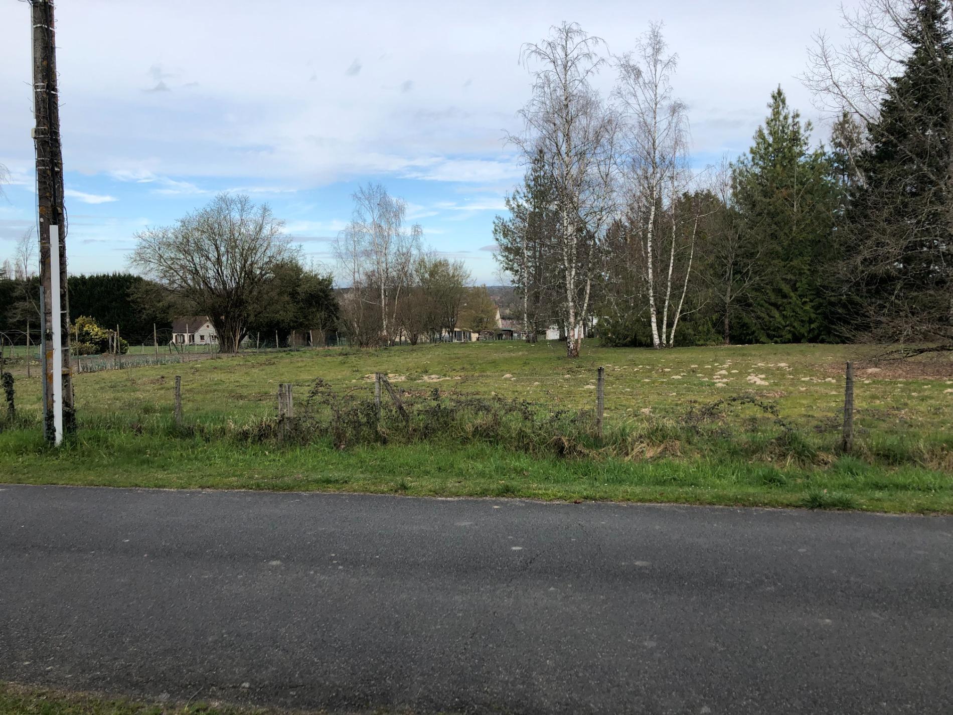 Terrain à Vendre à MONTRIEUX